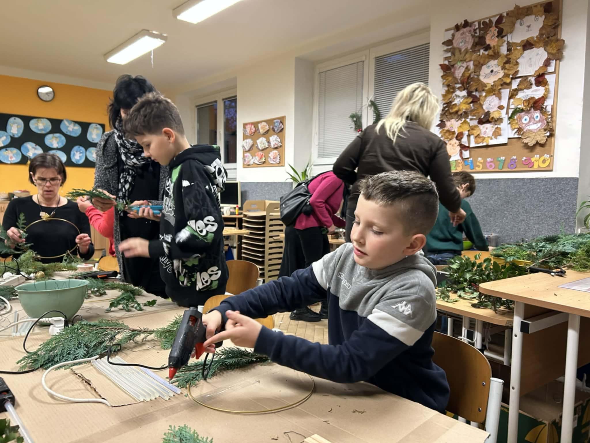 Adventní dílničky rodičů s dětmi ve školní družině 2025